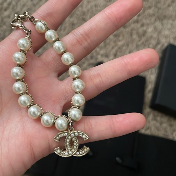 Chanel Pearl Bracelet - Picture 2 of 11